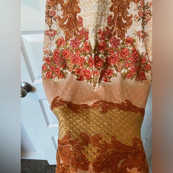 Embroidered Floral Tunic - Picture 3 of 4
